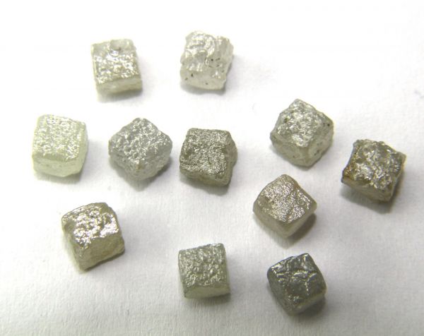 Diamantes Cúbicos em Bruto 0.04 - 0.14 quilates